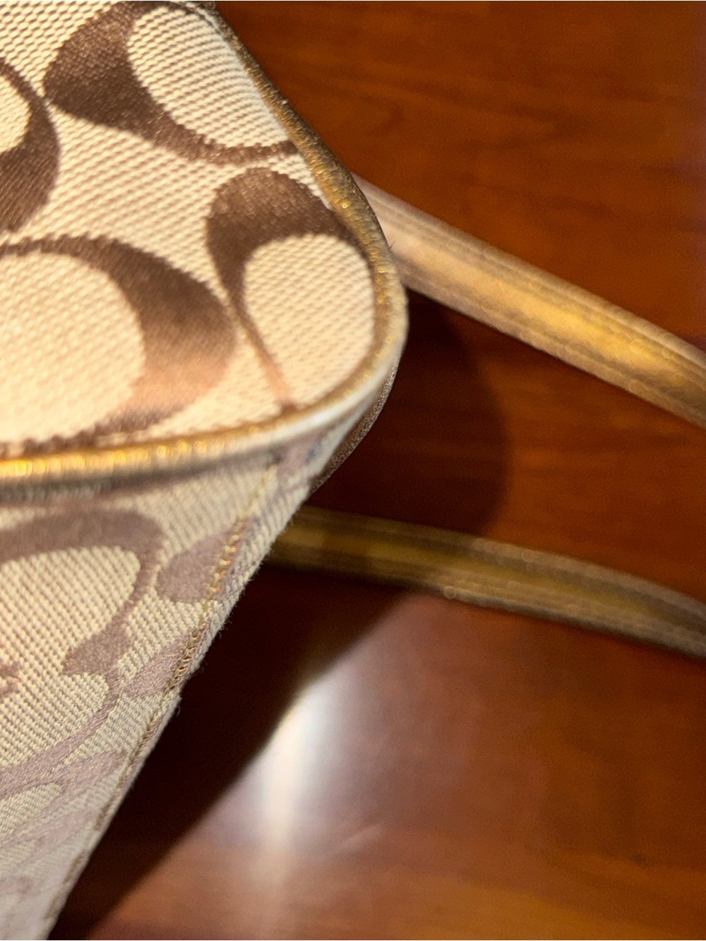 Coach Limited Edition Suede & Metallic Gold Leather Handbag
Creed K040-1498 - Picture 11 of 16